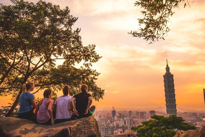 Private Car: 8 Hour Highly Customized Taipei City Exploration! - Chiang Kai-shek Memorial Hall: grand space and political questions