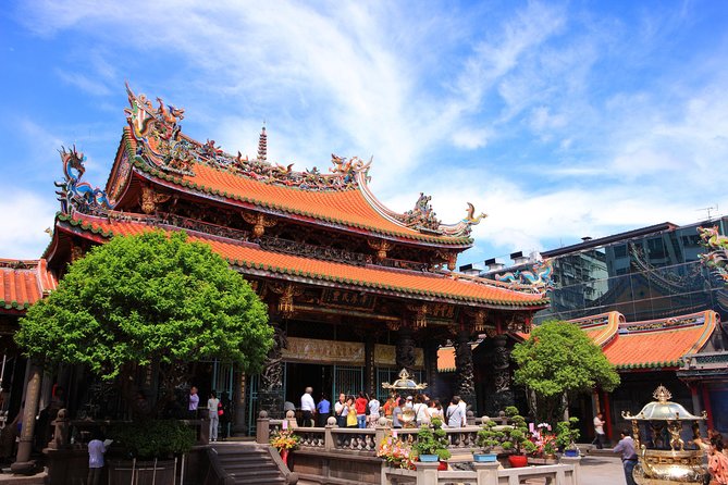 Private Car: 8 Hour Highly Customized Taipei City Exploration! - Longshan Temple: Taipei religion in motion