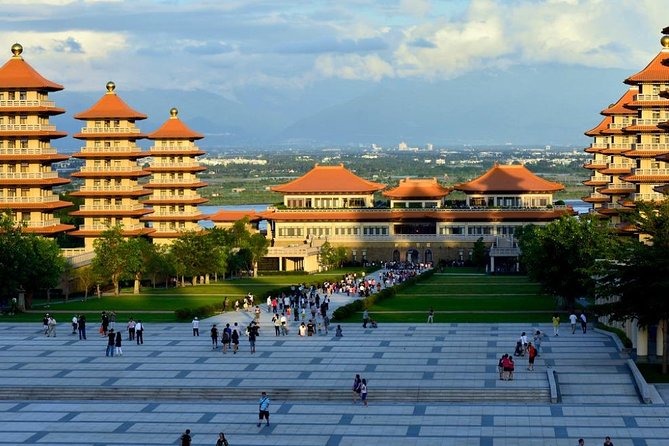 Private Classic Kaohsiung Day Tour - What the private guide adds to the experience