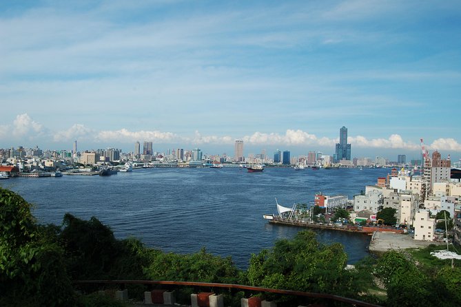 Private Custom Kaohsiung Day Tour - Dragon and Tiger Tower brings you into Lotus Lake
