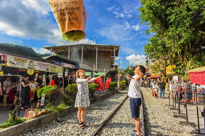 [Private] Jiufen Village & Shifen Town from Taipei with Pickup - Why this private Taipei day trip works
