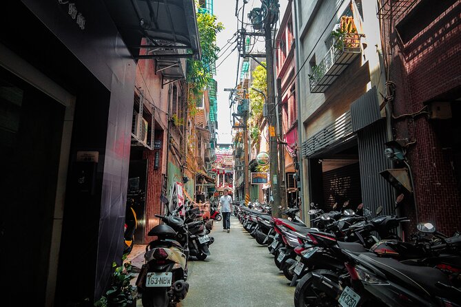 Private Keelung Cultural Walk: Markets, Streets & Local Life - Ren’ai Market and everyday city life