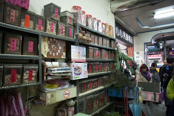 Private Keelung Cultural Walk: Markets, Streets & Local Life - Miaokou, temples, and Keelung’s street energy