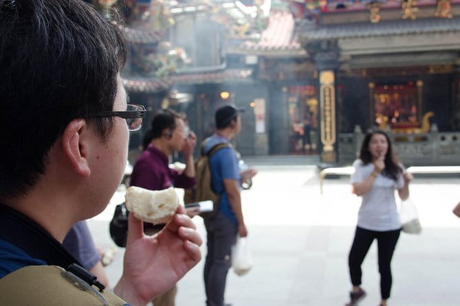 Private Keelung Food Tour with Local Markets & Tastings - Ren’ai Market and the curry noodles inside