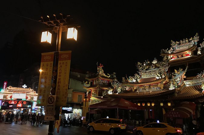 Private Night Tour of Taipei - Taipei 101 from the right distance