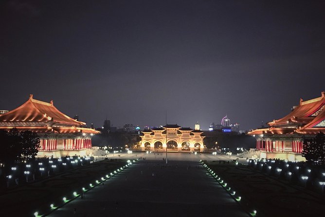 Private Night Tour of Taipei - Dalongdong Baoan Temple: a calm start at 1742