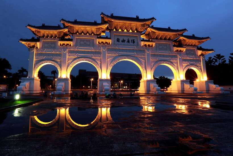 Private Night Tour: Taipei City Highlights - Why Taipei works so well at night