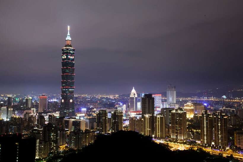 Private Night Tour: Taipei City Highlights - Baoan Temple: the evening begins with fine detail
