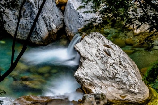 Private Taroko Gorge Day Tour from Hualien with Local Expert - Pickup in Hualien and the case for taking the train