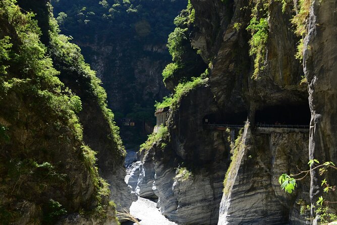 Private Taroko Gorge Day Tour from Hualien with Local Expert - Guides who shape the day