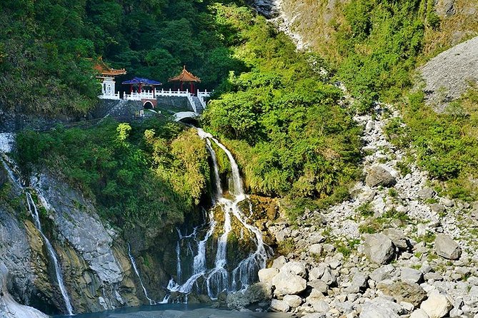Private Taroko Gorge National Park Day Tour - Cimu Bridge and the road through the gorge