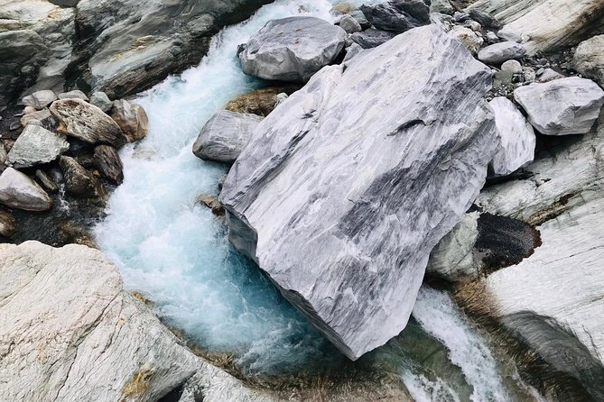 Private Taroko Gorge National Park Day Tour - Xincheng gives the day a local pause
