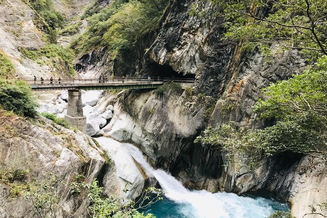 Private Taroko Gorge National Park Day Tour - Qixingtan Beach adds the Pacific coast