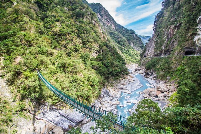 【Private】Taroko National Park (Pickup from Taipei/Yilan/Hualien) - Shakadang Trail and the turquoise river