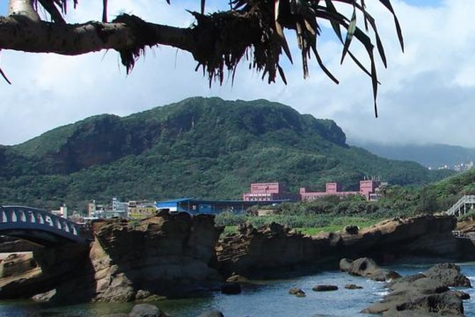 Private Tour: Jiufen Gold Rush Town and Yehliu National Geopark from Taipei - Yehliu’s rocks, shaped by wind and waves