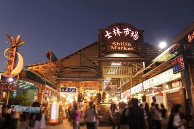 Shilin Night Market Walking Tour With a Private Tour Guide (2-hr)