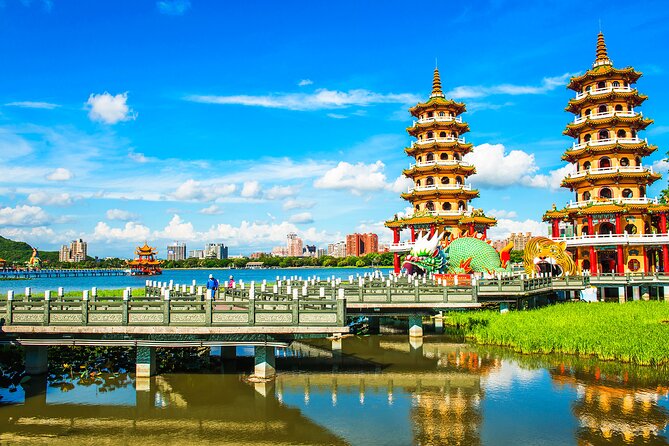 Private Tour Shore Excursion in Kaohsiung City - What the driver-guide adds