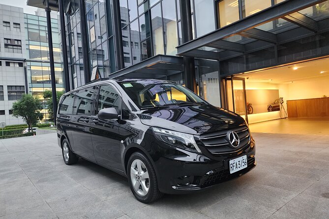 Private Transfer from Taoyuan airport Taiwan to Taipei - A calm first ride after Taoyuan Airport