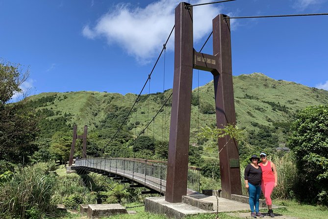 Private Yangmingshan Volcano Tour - What the private guide adds to the experience