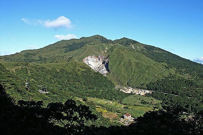 Private Yangmingshan Volcano Tour - Xiaoyoukeng’s sulfur vents and volcanic ground