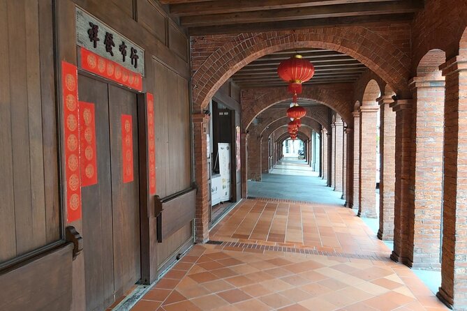 Small-Group: Classic Taipei Landmarks Day Tour - Longshan Temple: a short look at everyday worship