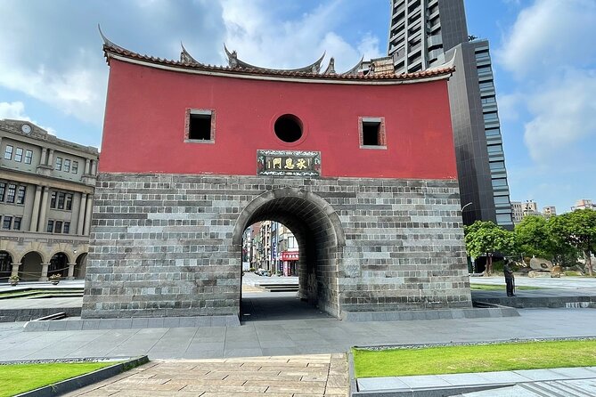 Small-Group: Classic Taipei Landmarks Day Tour - Ximending and North Gate: modern energy beside old defenses