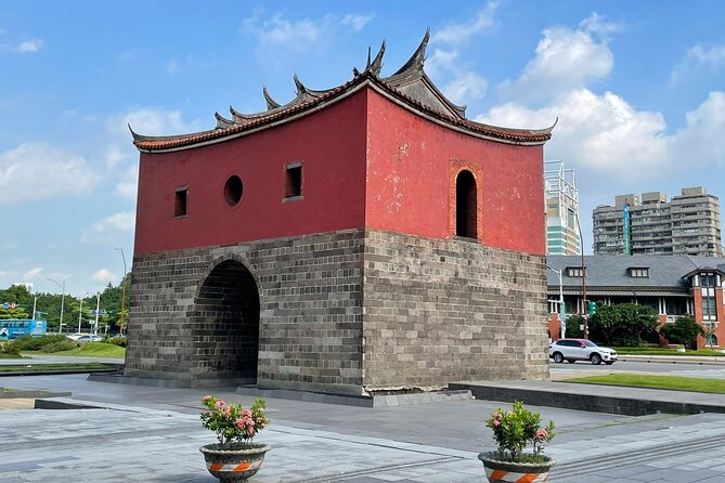 Small-Group: Classic Taipei Landmarks Day Tour - Taipei 101 Mall: a modern finish with a time limit