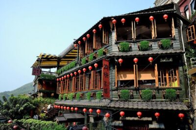 Small-Group Tour: Jiufen, Yehliu Geopark, and Shifen from Taipei
