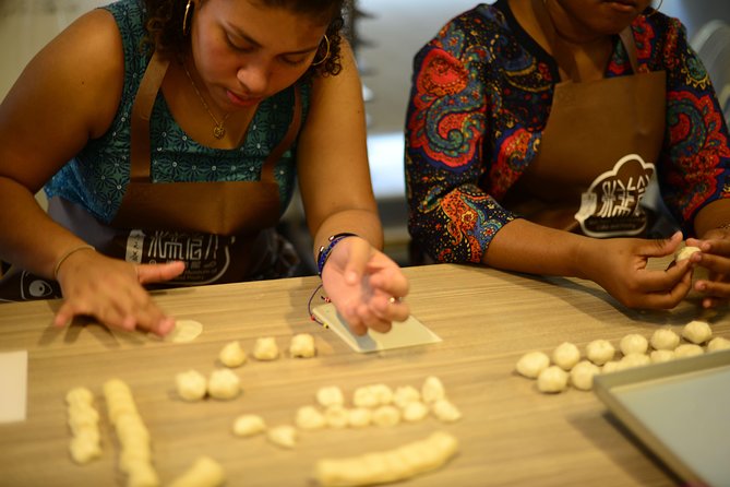Sweets to Streets: 6Hr Taipei Adventure with Pineapple Cake DIY - Night-market food at Raohe Street or another location
