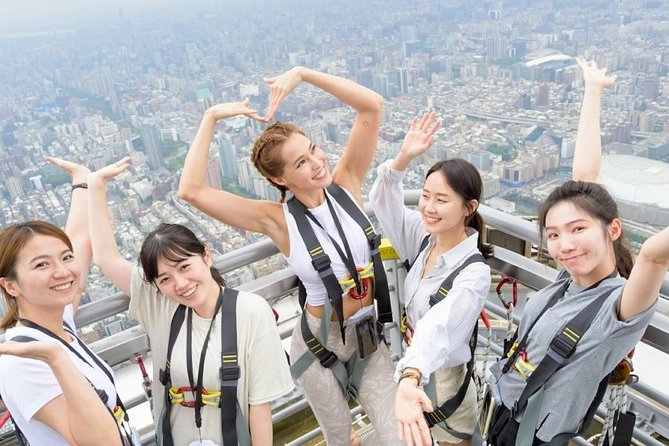 Taipei 101 Top Floor Tour and Dinner at Din Tai Fung - The drink stop and an important detail to confirm