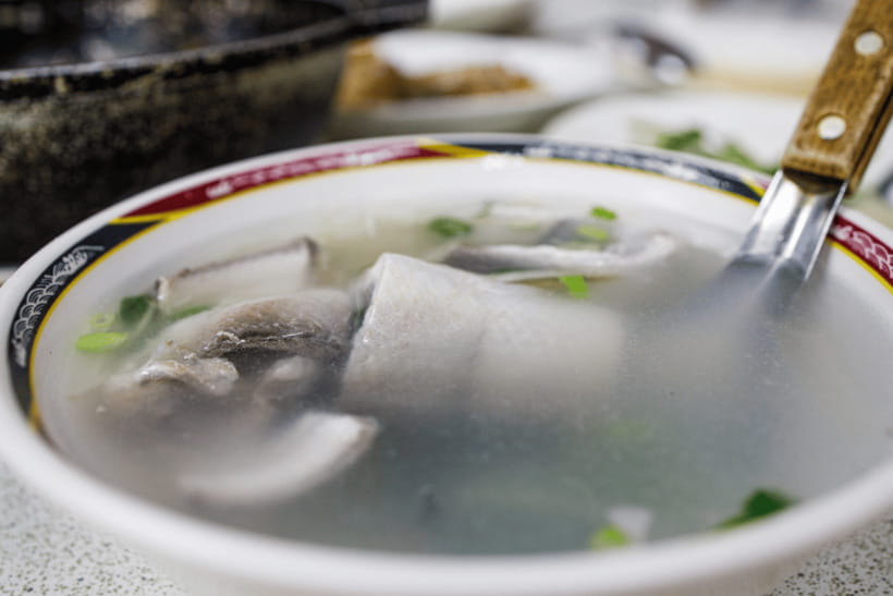 Taipei: 2-Hour Raohe Night Market Walking Tour - Raohe’s famous black pepper bun