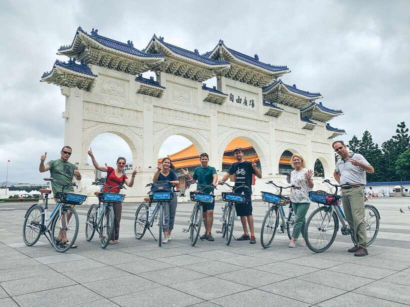 Taipei: 4-Hour Morning City Cycling Tour with Breakfast - Taipei by bike: the details that matter