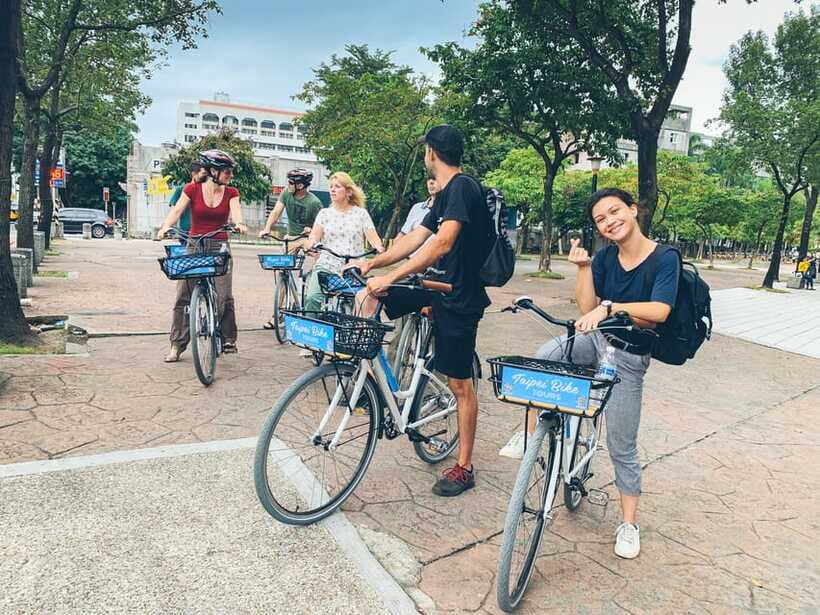 Taipei: 4-Hour Morning City Cycling Tour with Breakfast - The guides make the difference