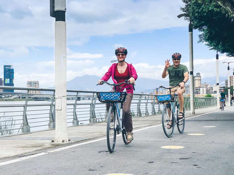 Taipei: 4-Hour Morning City Cycling Tour with Breakfast - Breakfast with danbing, soy milk, and local flavor