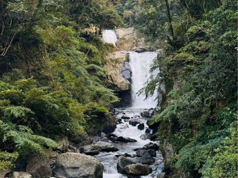 Taipei: 8 Hours Private Day Tour in Wulai with Benz Vito - Key details that shape the day