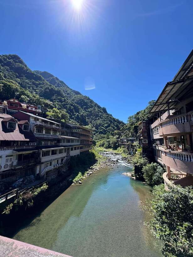 Taipei: 8 Hours Private Day Tour in Wulai with Benz Vito - Lunch and the choice between speed and local flavor