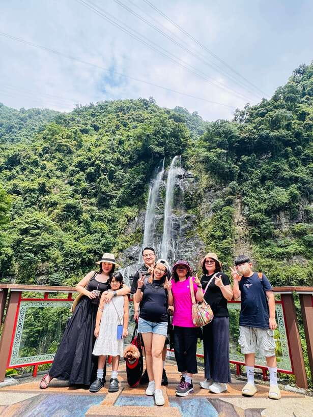 Taipei: 8 Hours Private Day Tour in Wulai with Benz Vito - Is $237 per person good value?