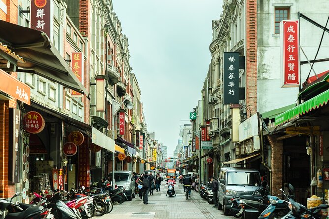 Taipei: Book A Private Local Host For 6 Hrs Customized Experience - Building six hours around your interests