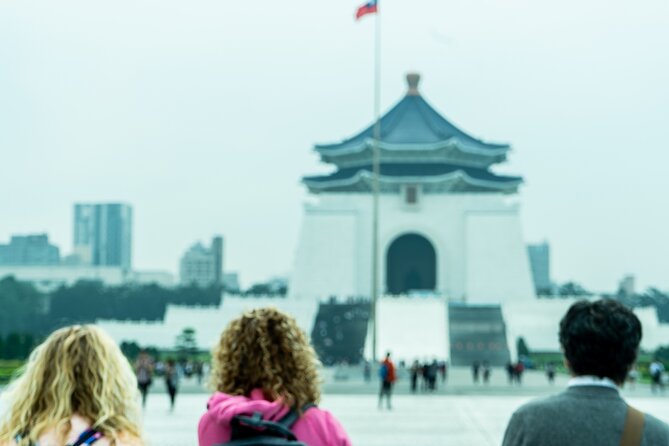 Taipei: Book A Private Local Host For 6 Hrs Customized Experience - Seeing old and new Taipei in one day
