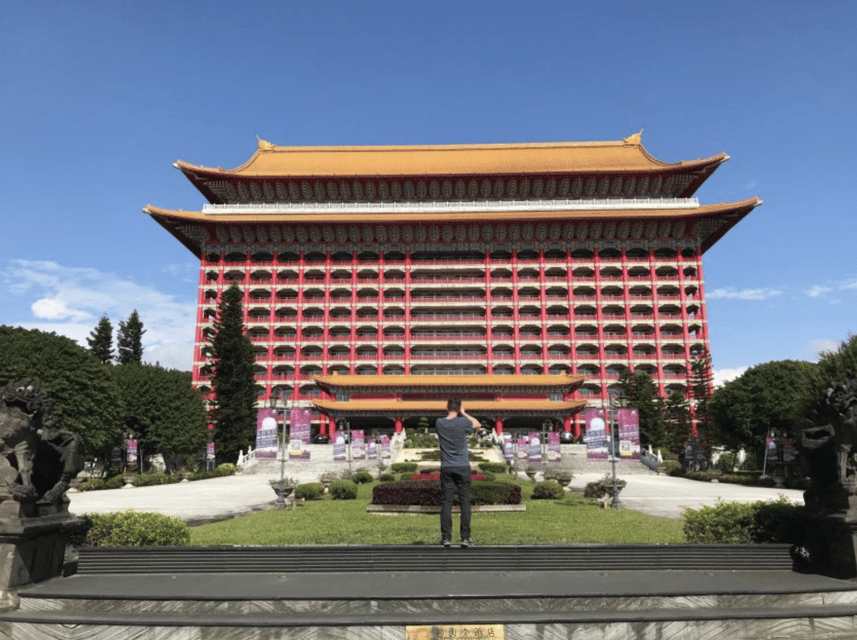 Taipei: City Highlights Private Sightseeing Tour with Guide - Chiang Kai-shek Memorial Hall places modern Taiwan in view