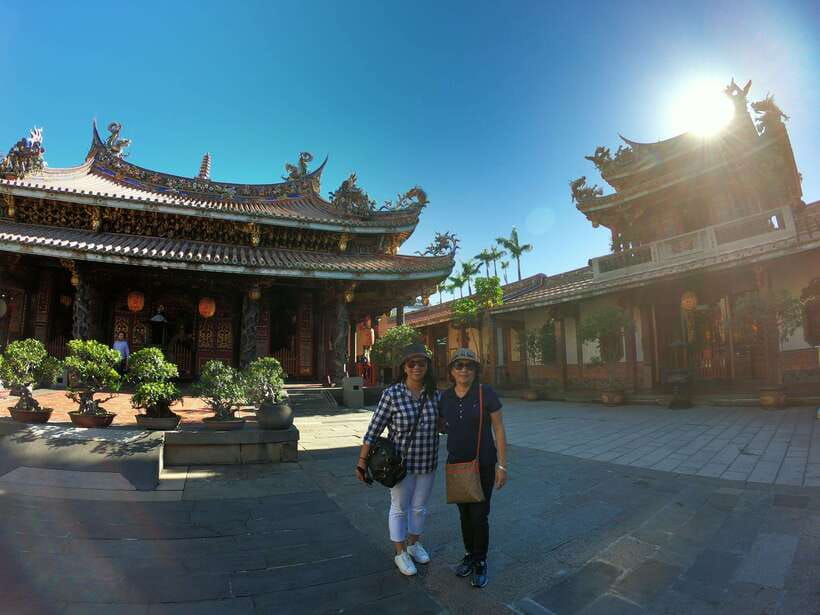 Taipei: City Highlights Private Sightseeing Tour with Guide - Dalongdong Baoan Temple begins the day with craftsmanship