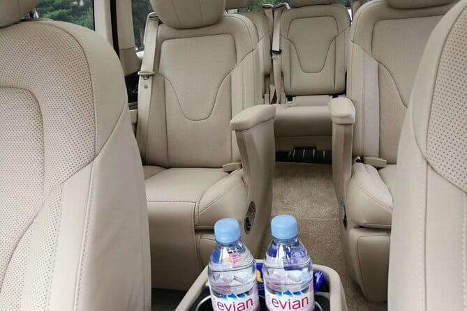 Taipei City to Taoyuan Airport Private Transfer - Communication before the wheels turn