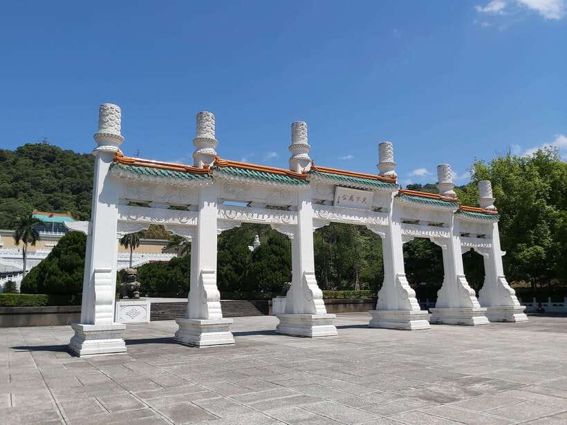 Taipei: Classic Landmarks Day Tour - Cheng-en Gate and Taipei’s city walls