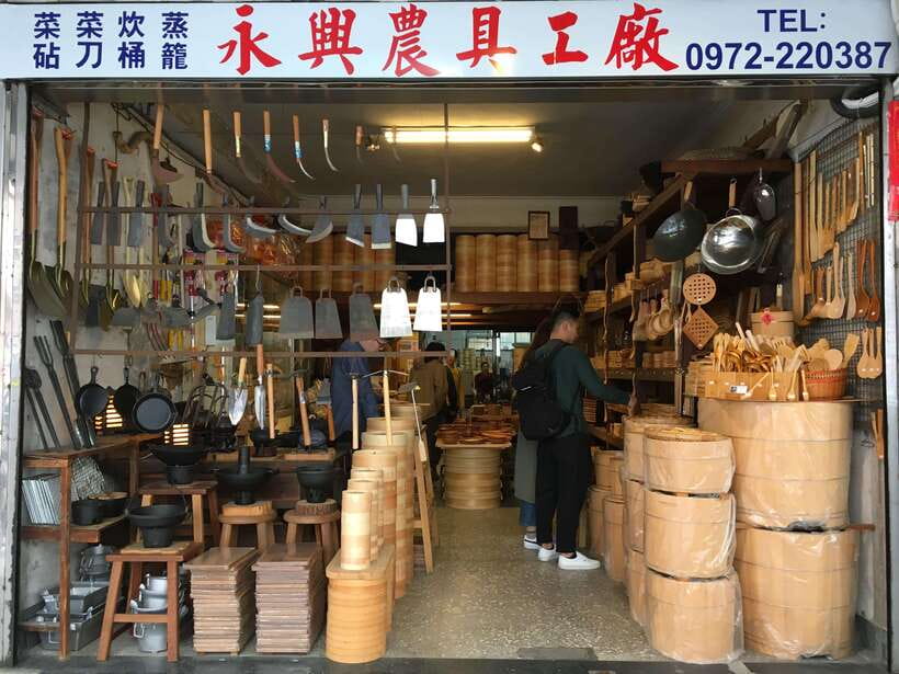 Taipei: Classic Landmarks Day Tour - Ximending: 90 minutes for lunch and people-watching