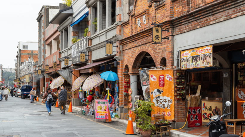 Taipei: Daxi Old Street and Tea Factory, Xiaowulai Day Tour - Five things to know before booking