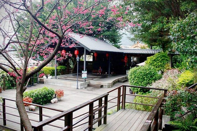 Taipei Day Tour including Taipei 101, Din Tai Fung and Hot Spring Experience - Who gets the best value from the $340 price?