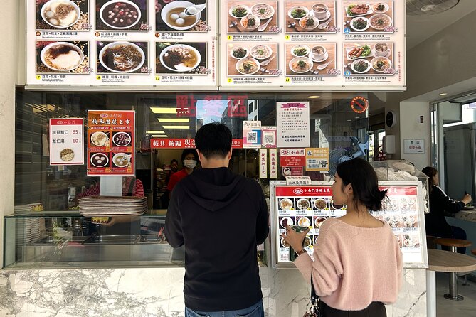 Taipei Hidden Eats, Market & Street Food Tour with 8+ Tastings - Yongkang Street Brings Familiar Taipei Favorites