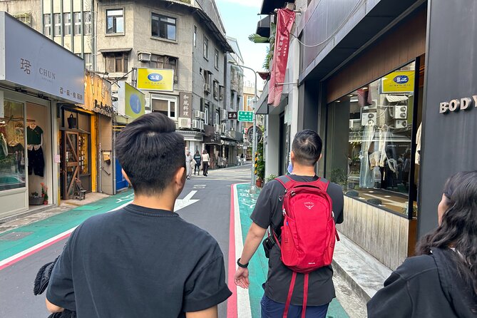 Taipei Hidden Eats, Market & Street Food Tour with 8+ Tastings - Tofu Pudding and Dongmen Station Finish the Walk