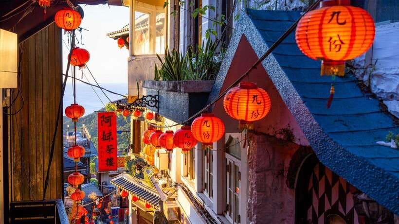 Taipei: Jiufen and Shihfen Half Day Tour - Golden Waterfall’s mineral-colored cascade