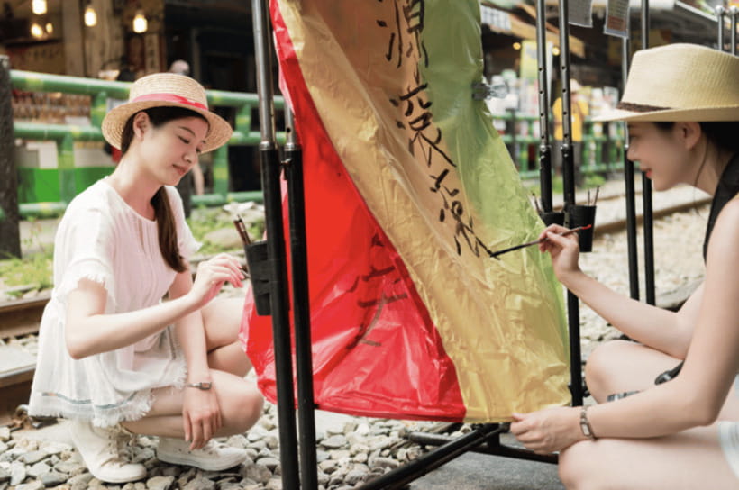 Taipei: Jiufen, Shifen Waterfall and Pingxi Sky Lantern Tour - Why a private car changes this northern Taiwan outing